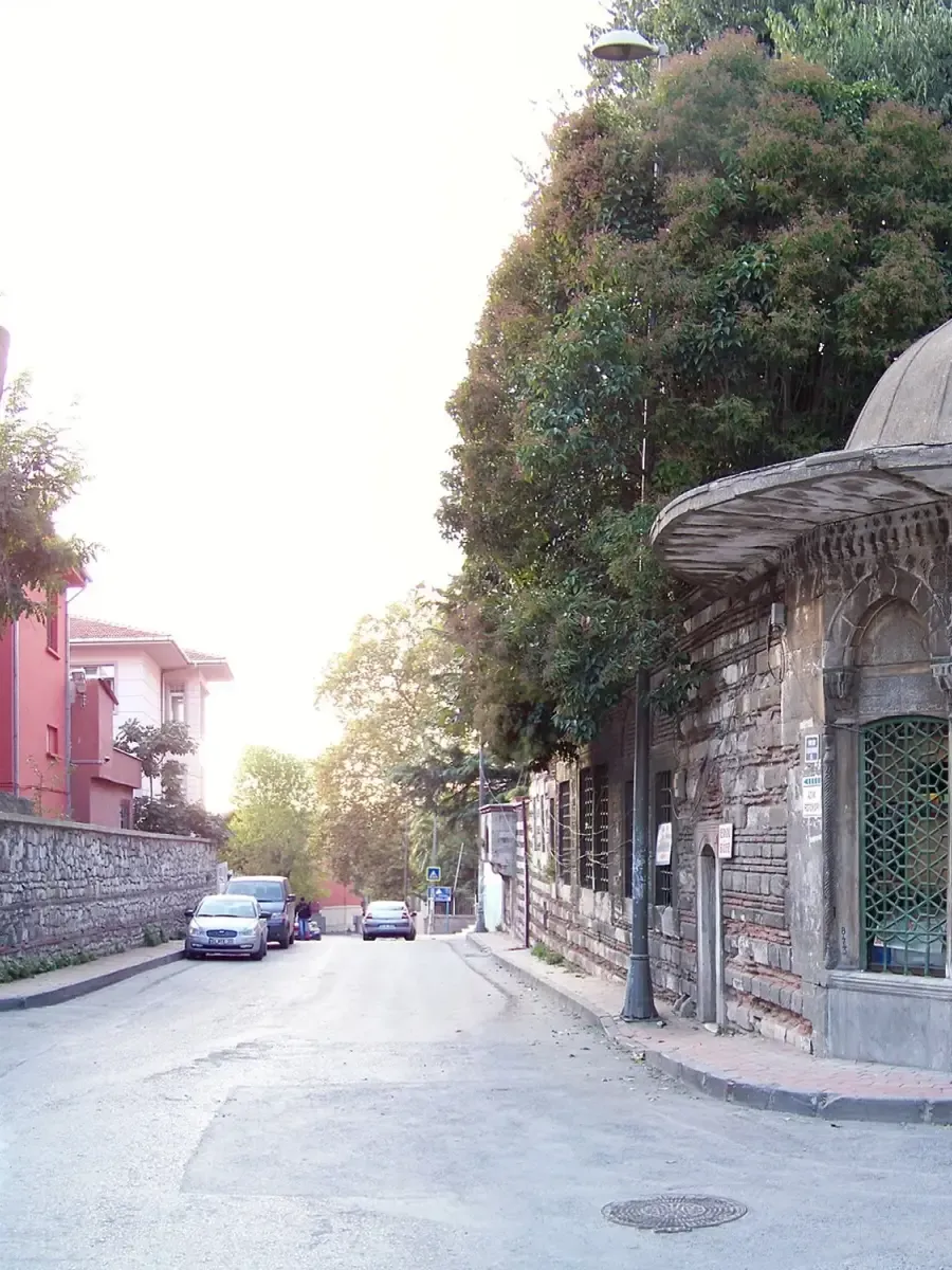 Puerta oeste del campus de Beyazıt de la Universidad de Estambul