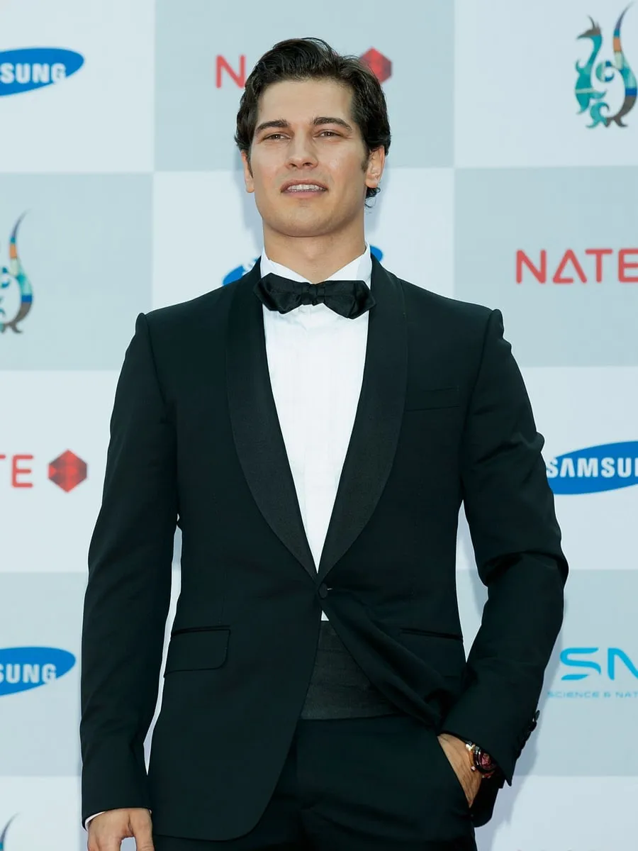 Çağatay Ulusoy durante un acto público formal