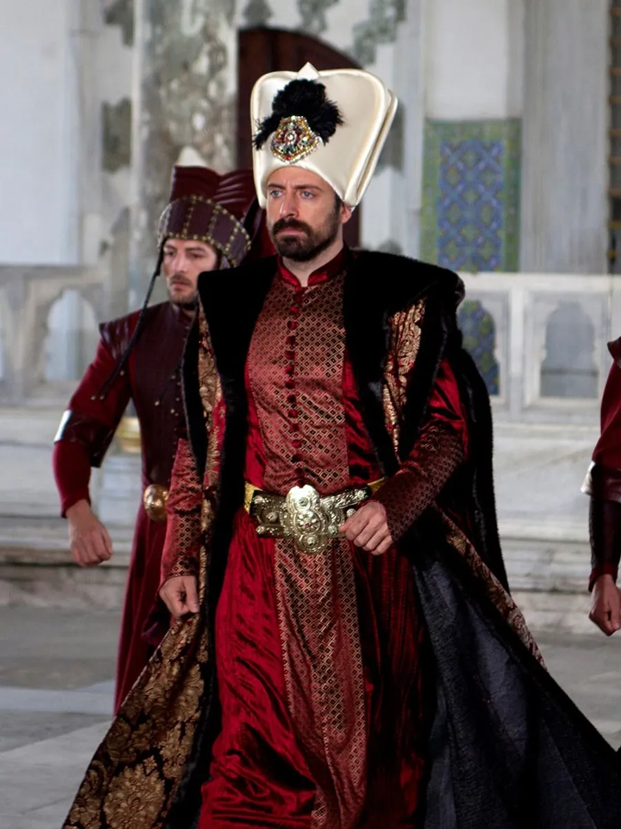 Halit Ergenç como el sultán Süleyman en una imagen promocional oficial de Muhteşem Yüzyıl