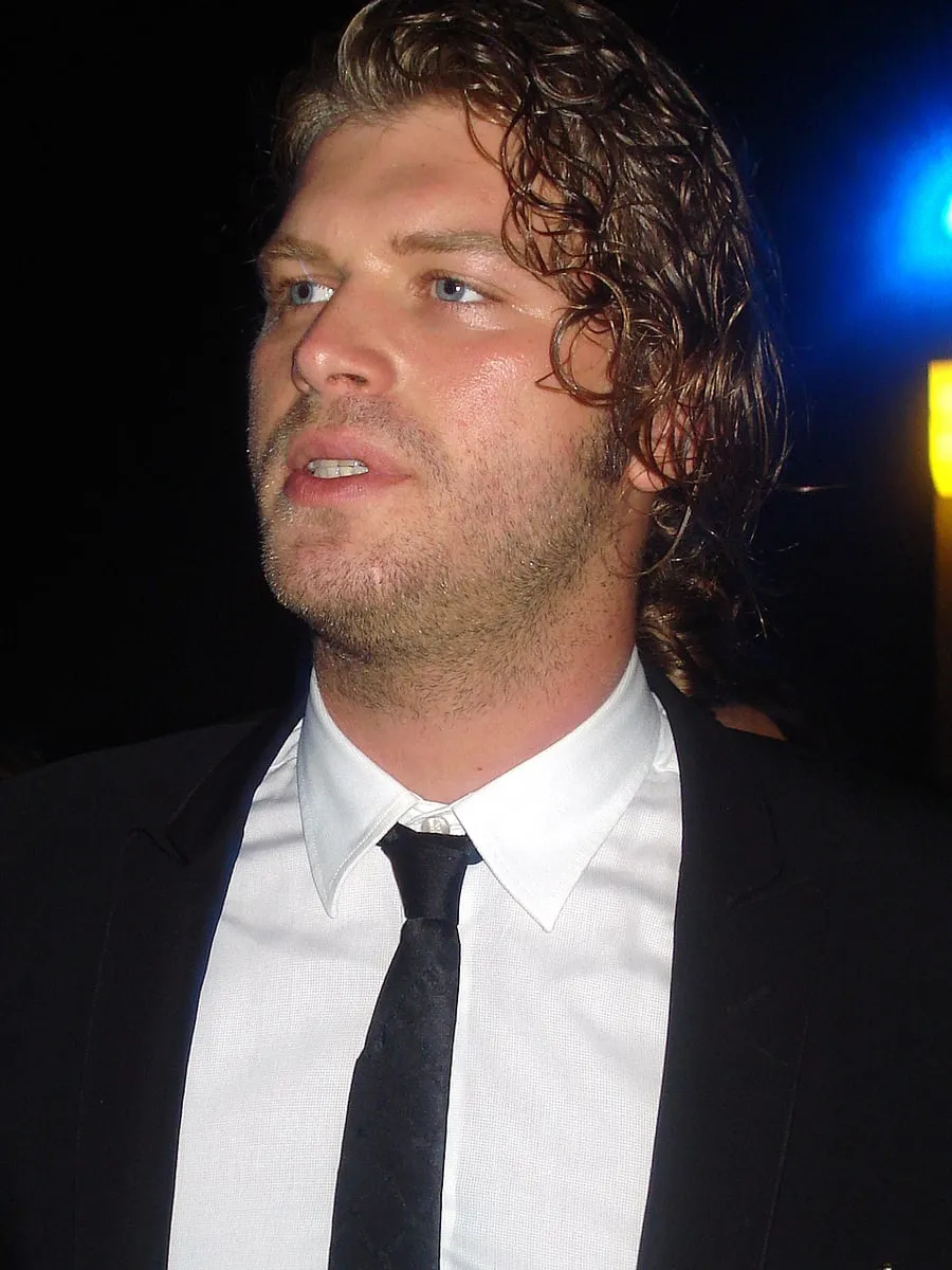 Kıvanç Tatlıtuğ fotografiado durante un acto público en 2009