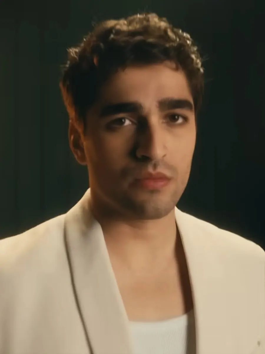 Retrato de Mert Ramazan Demir en 2023