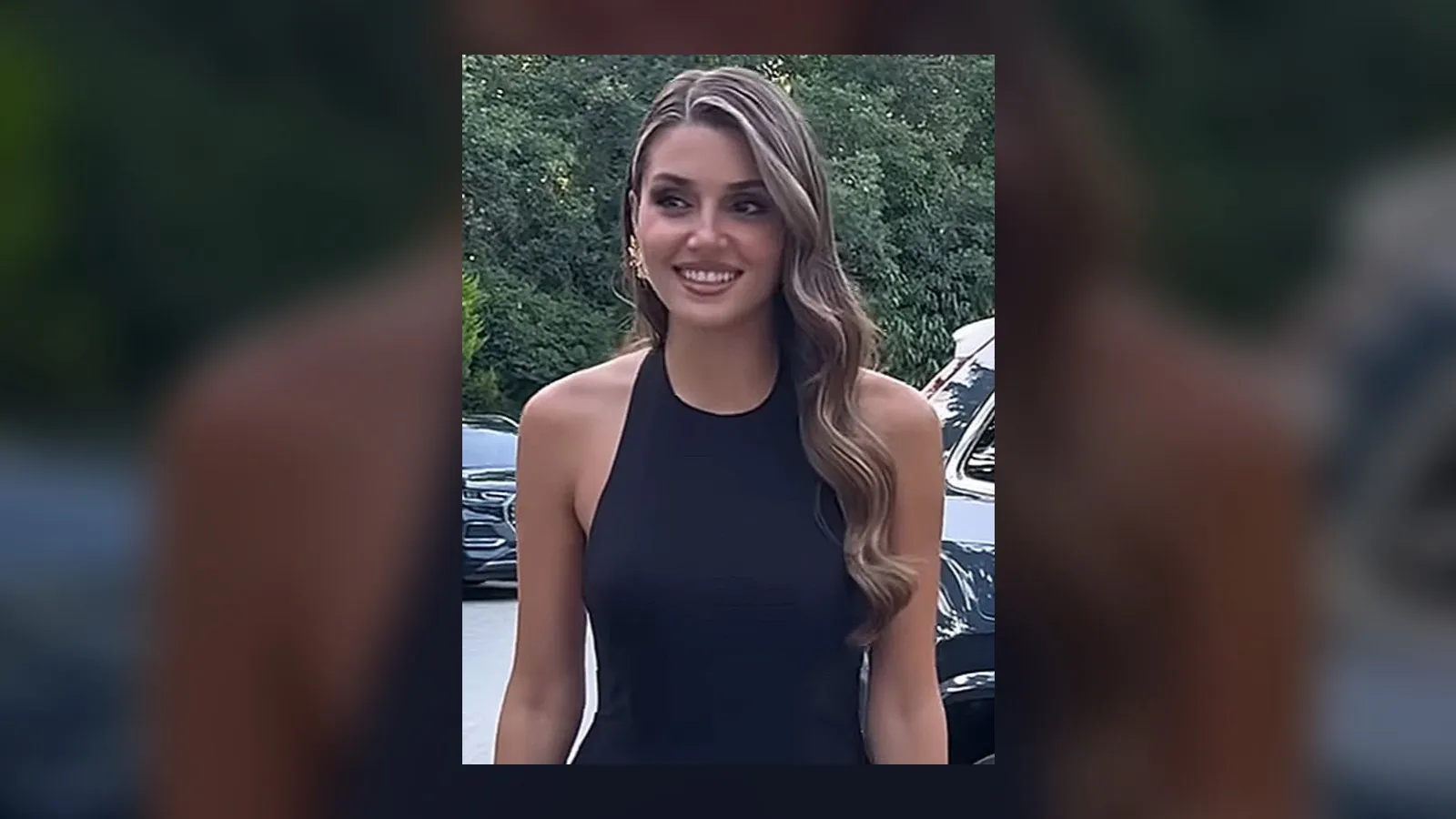 Hande Erçel, intérprete de Eda en Sen Çal Kapımı, durante una entrevista en 2025
