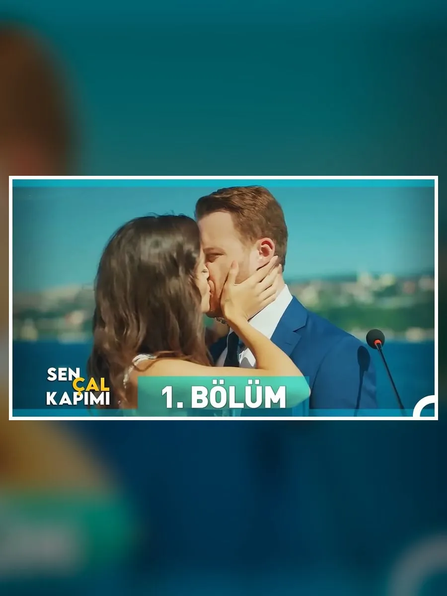 Hande Erçel y Kerem Bürsin como Eda y Serkan en el primer episodio oficial de Sen Çal Kapımı