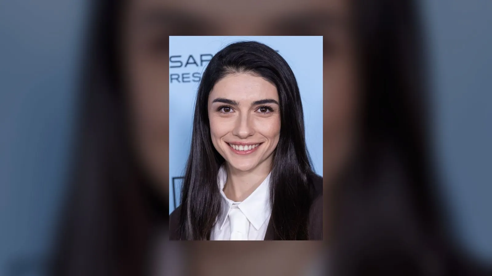 Hazar Ergüçlü, integrante del reparto de The Protector, en el Festival de Sundance de 2025