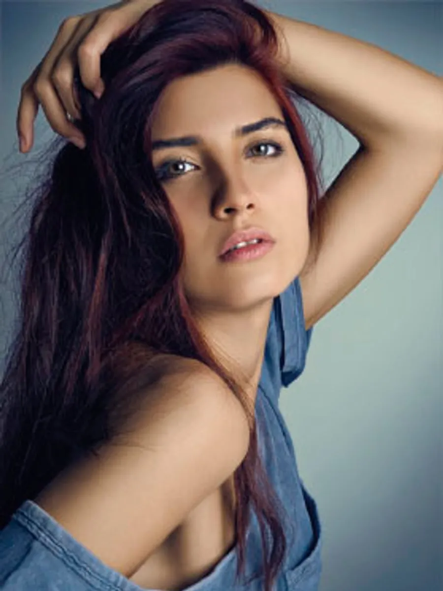 Retrato de estudio de Tuba Büyüküstün